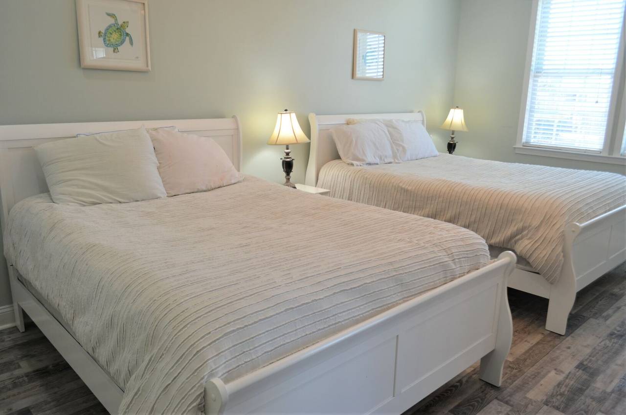 Bedroom 2 Down - 2 Queen Beds Bedroom 2 Down - 2 Queen Beds