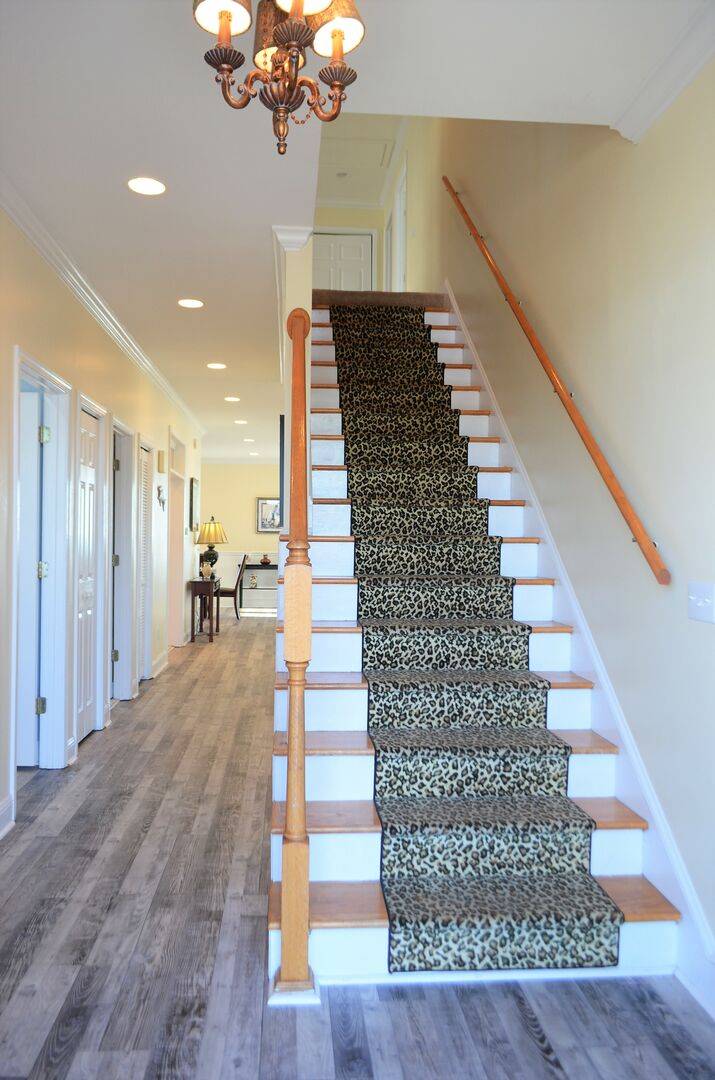 Upstairs there are 5 Bedrooms & 4 Bathrooms Upstairs there are 5 Bedrooms & 4 Bathrooms