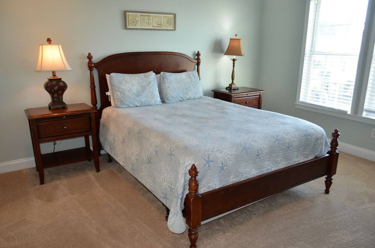 Bedroom 4 Up - 1 Queen Bed Bedroom 4 Up - 1 Queen Bed