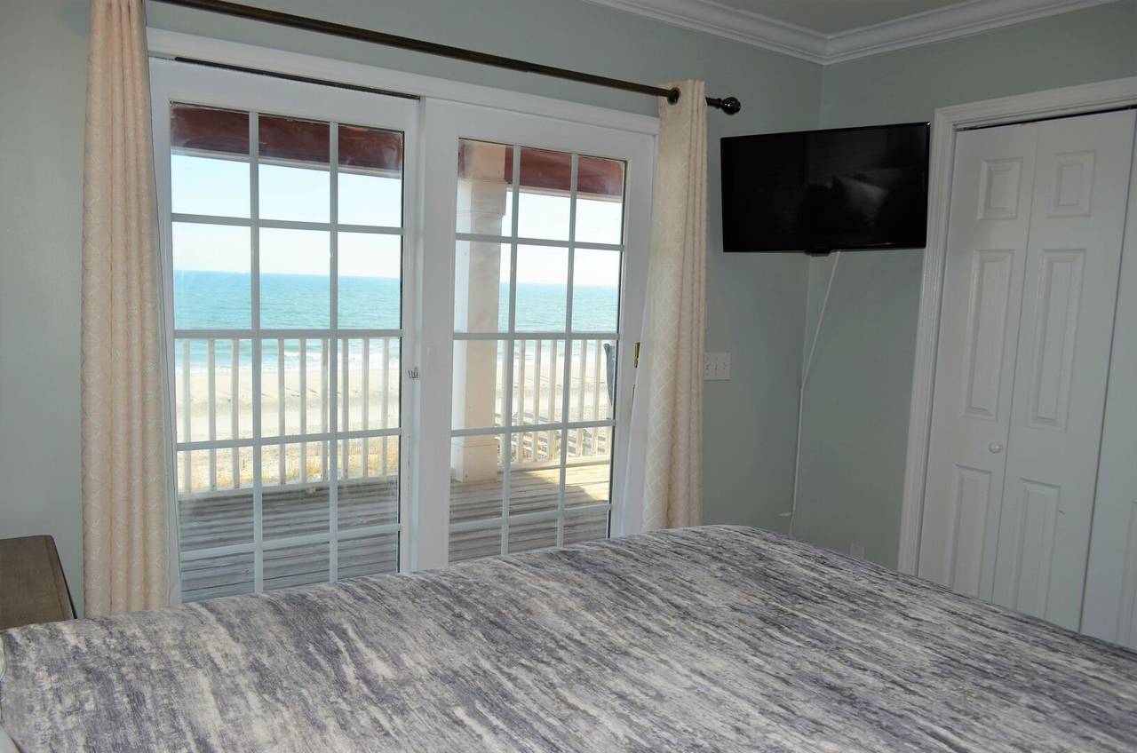 Enjoy convenient access to the covered porch. Enjoy convenient access to the covered porch.