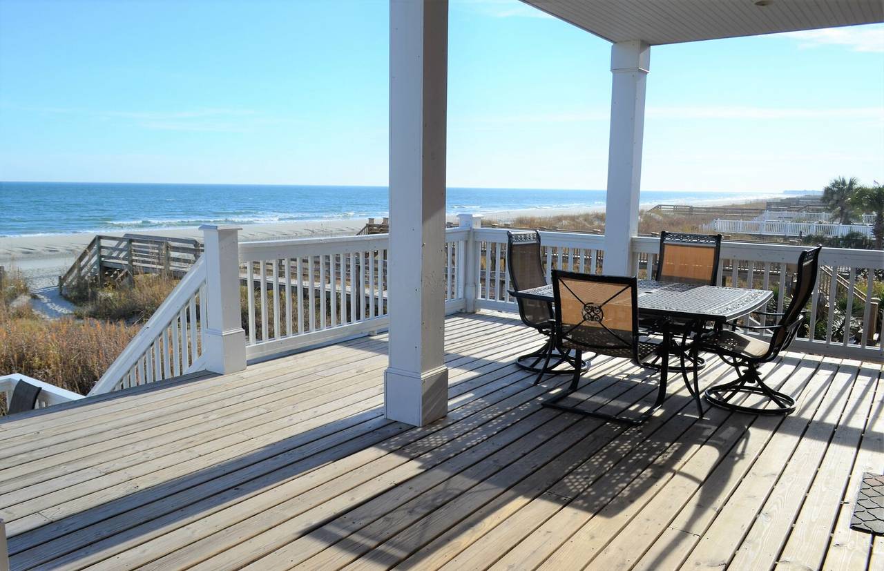 Outdoor dining tables Outdoor dining tables