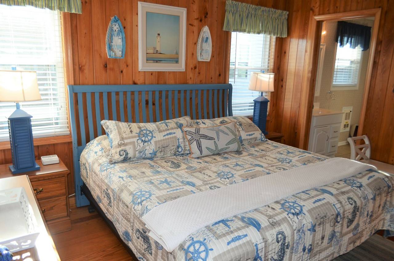 Bedroom 3 has a private bathroom Bedroom 3 has a private bathroom