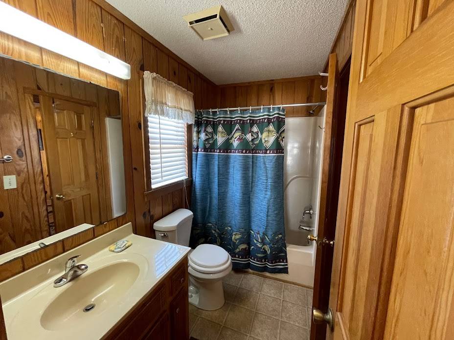 Downstairs bath (access off of kitchen area and downstairs bedroom) Downstairs bath (access off of kitchen area and downstairs bedroom)