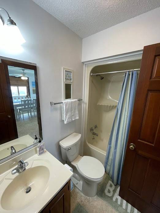 Bath 2 (Hall and bedroom 2 access) Bath 2 (Hall and bedroom 2 access)