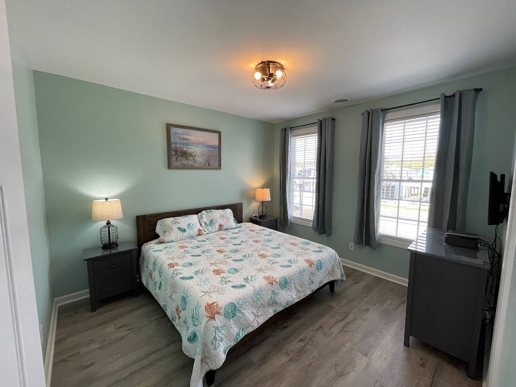 Bedroom 1 down - King Bedroom 1 down - King