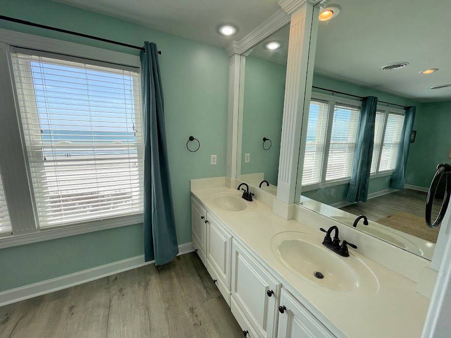 Bath 4 - double vanity Bath 4 - double vanity