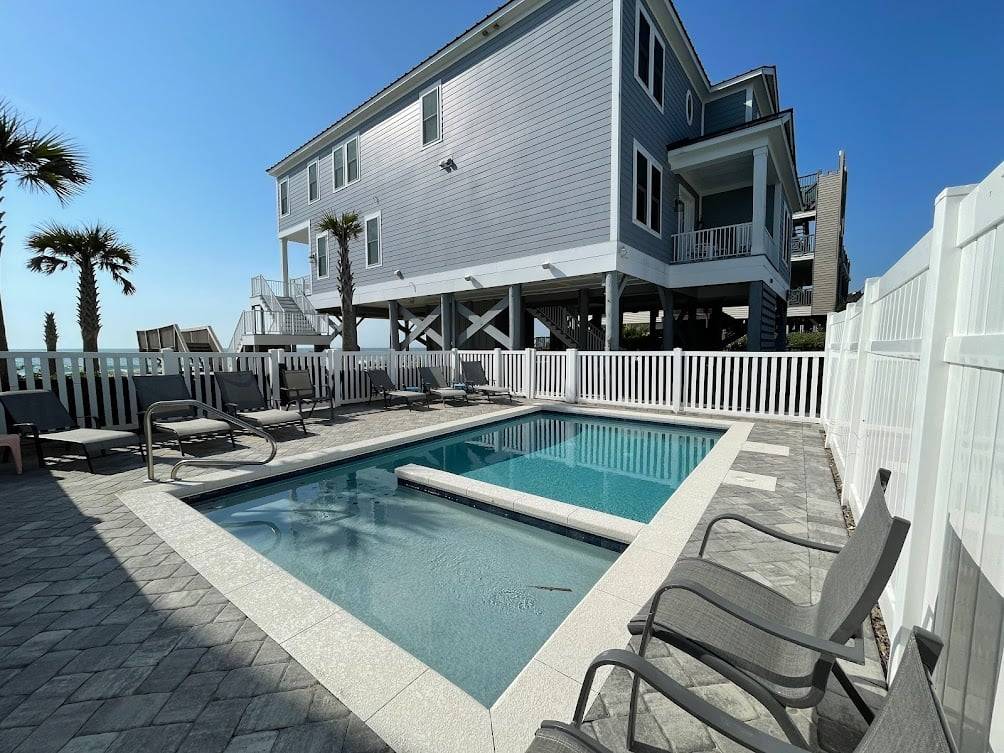 Tanning ledge/kiddie end Tanning ledge/kiddie end