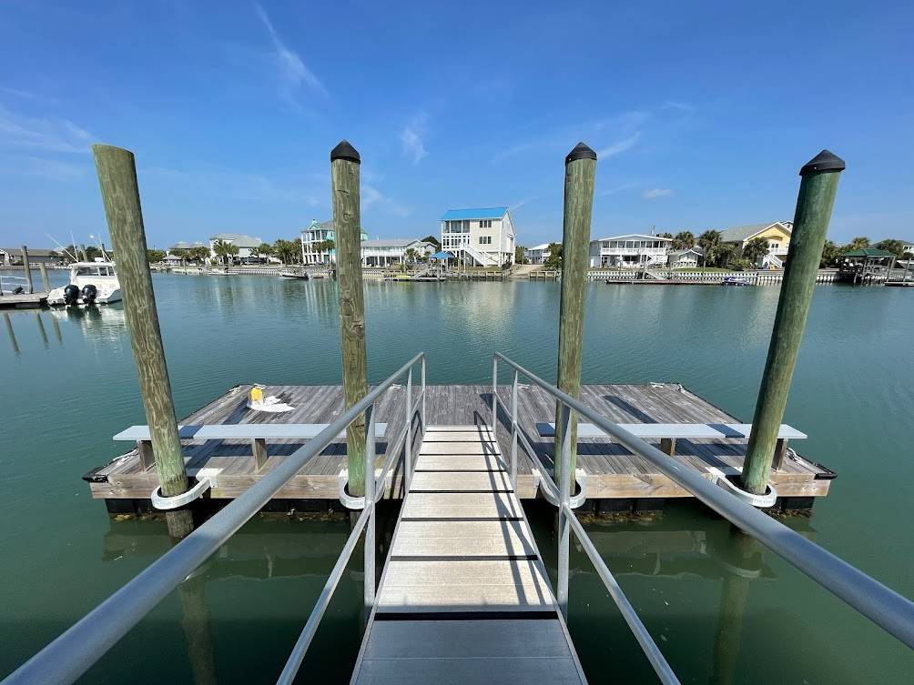 Floating dock on Oyster Cove ~ bring your watercraft! Floating dock on Oyster Cove ~ bring your watercraft!