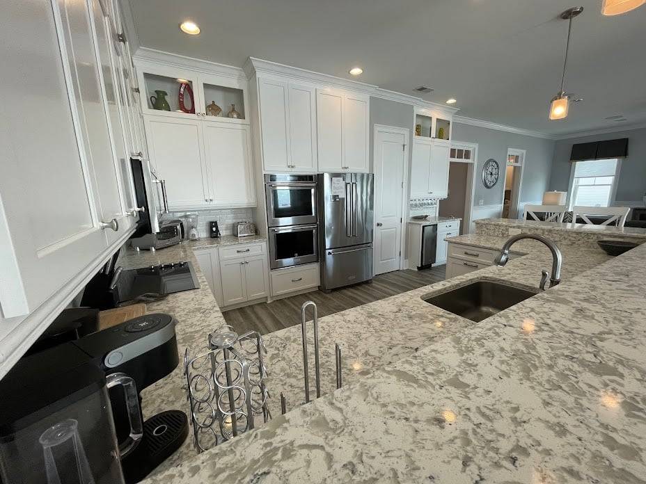 Gourmet kitchen with free standing ice maker, double oven and more! Gourmet kitchen with free standing ice maker, double oven and more!