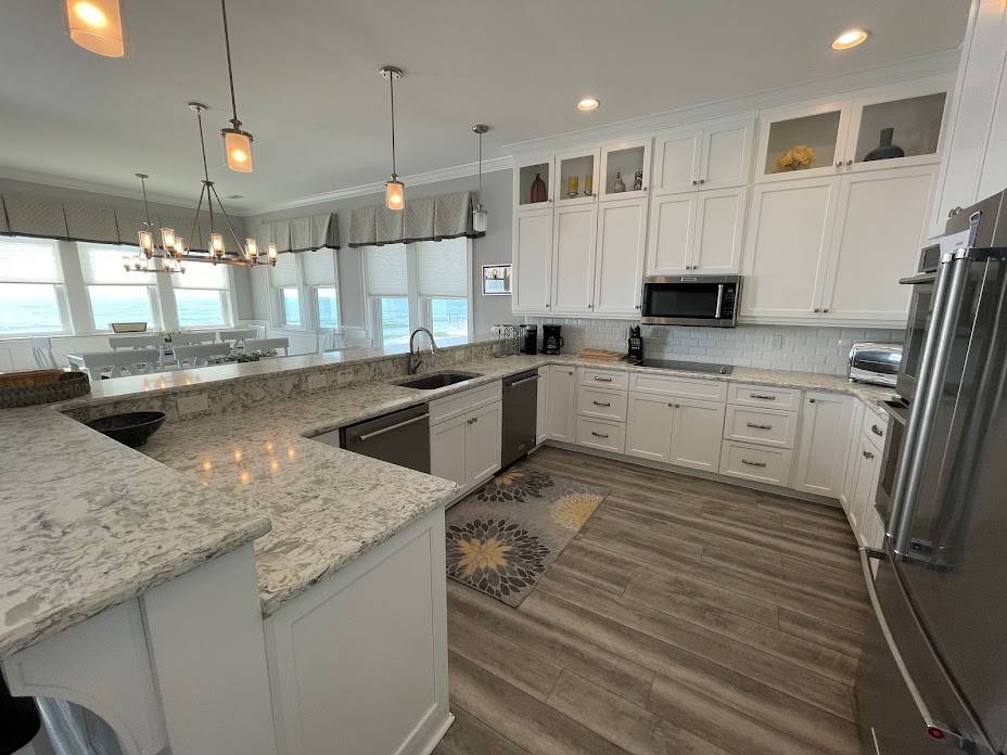 Fully equipped and roomy enough for more than 1 chef! Fully equipped and roomy enough for more than 1 chef!