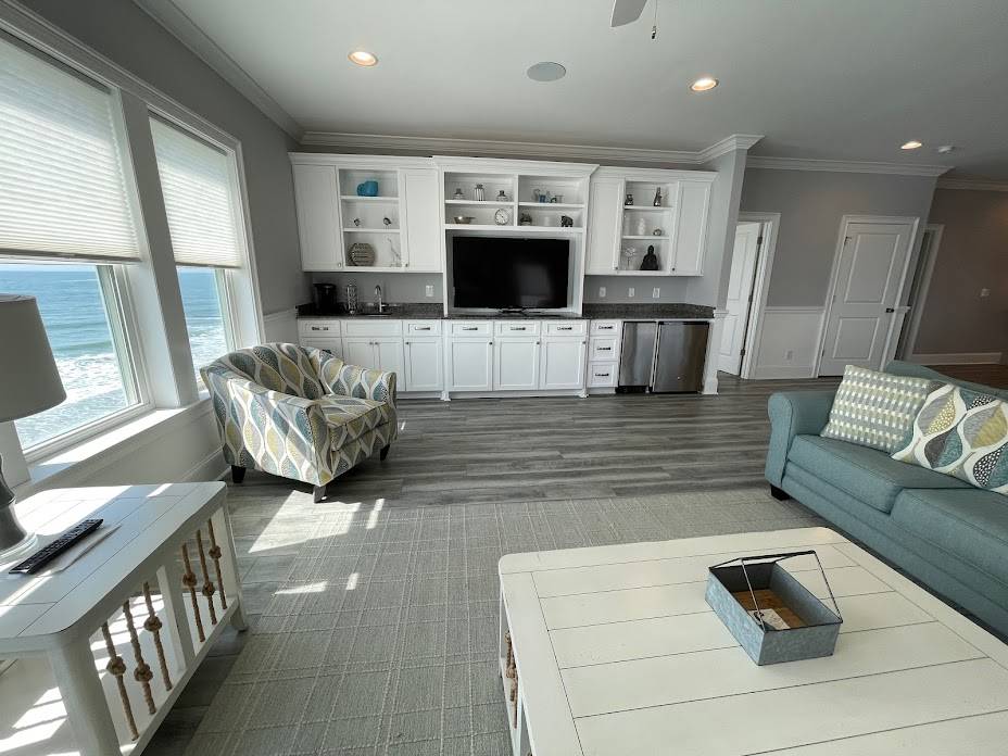 Another great gathering spot upstairs! Another great gathering spot upstairs!