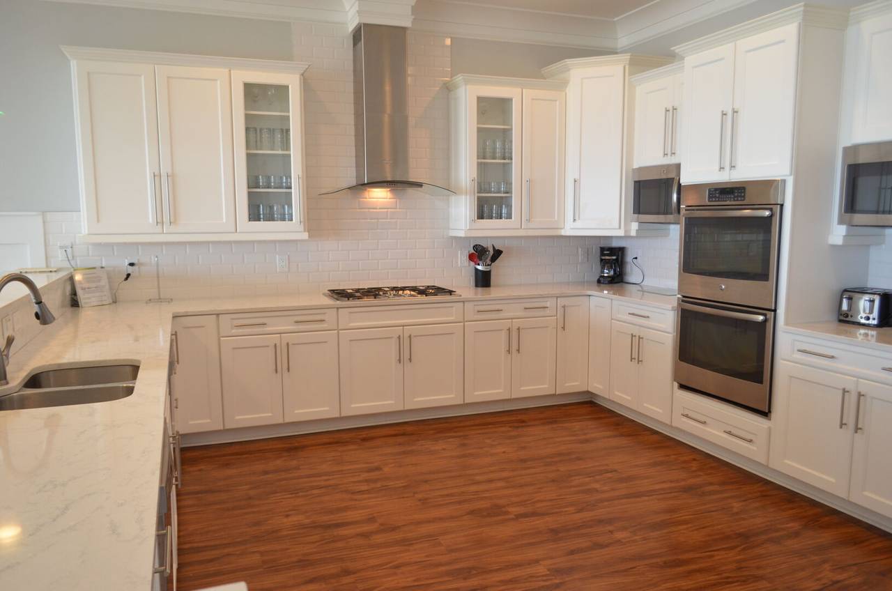 Large kitchen Large kitchen