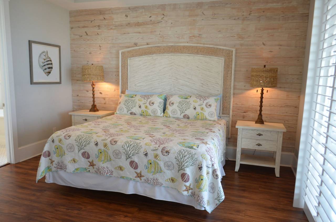 Bedroom 1 King bed Bedroom 1 King bed