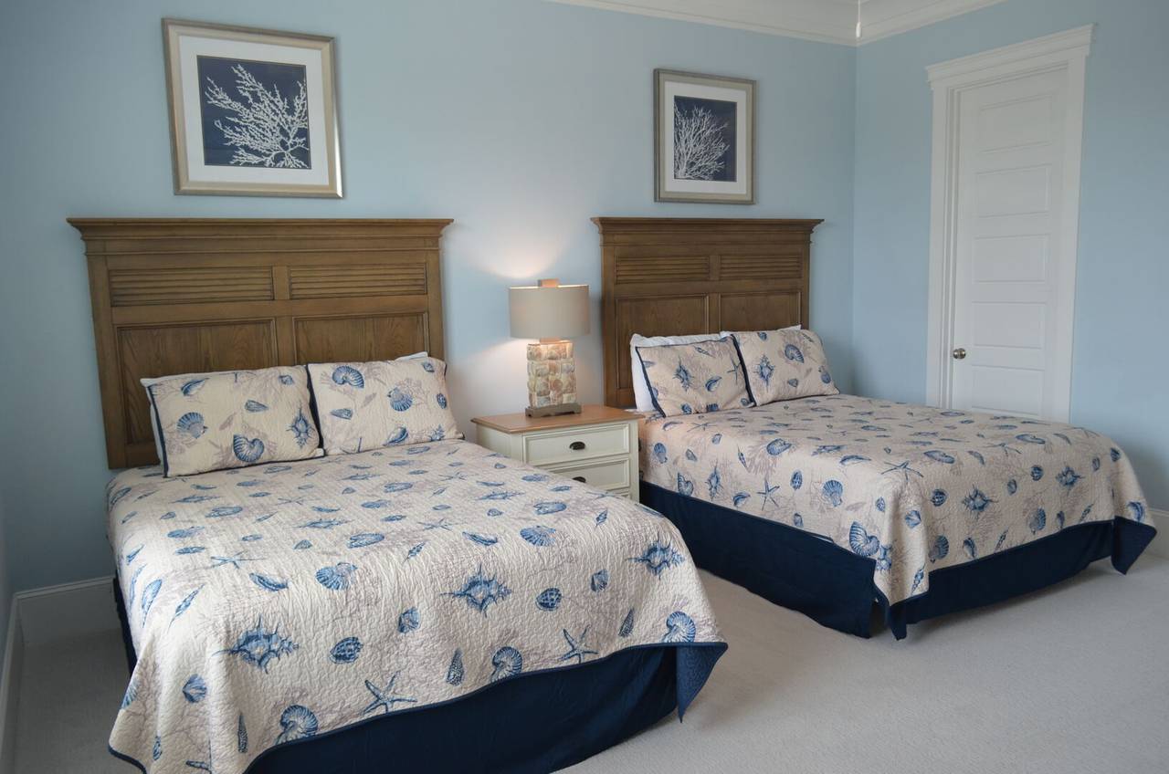 Bedroom 2 down - 2 Queen beds Bedroom 2 down - 2 Queen beds