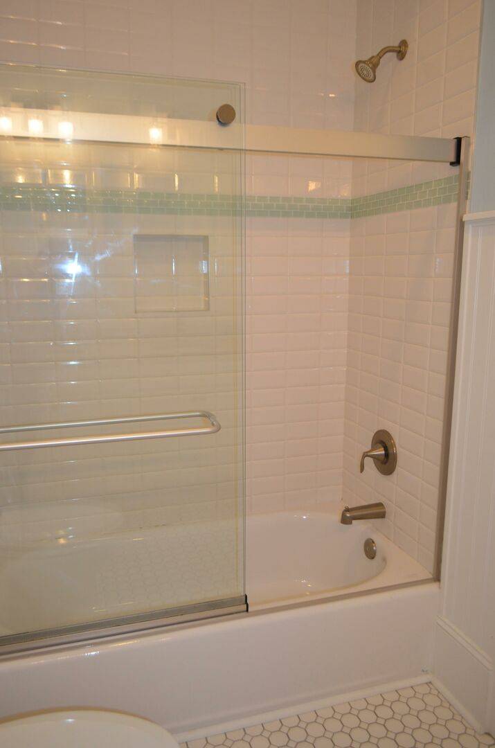 Bedroom 2 with shower/tub combo Bedroom 2 with shower/tub combo