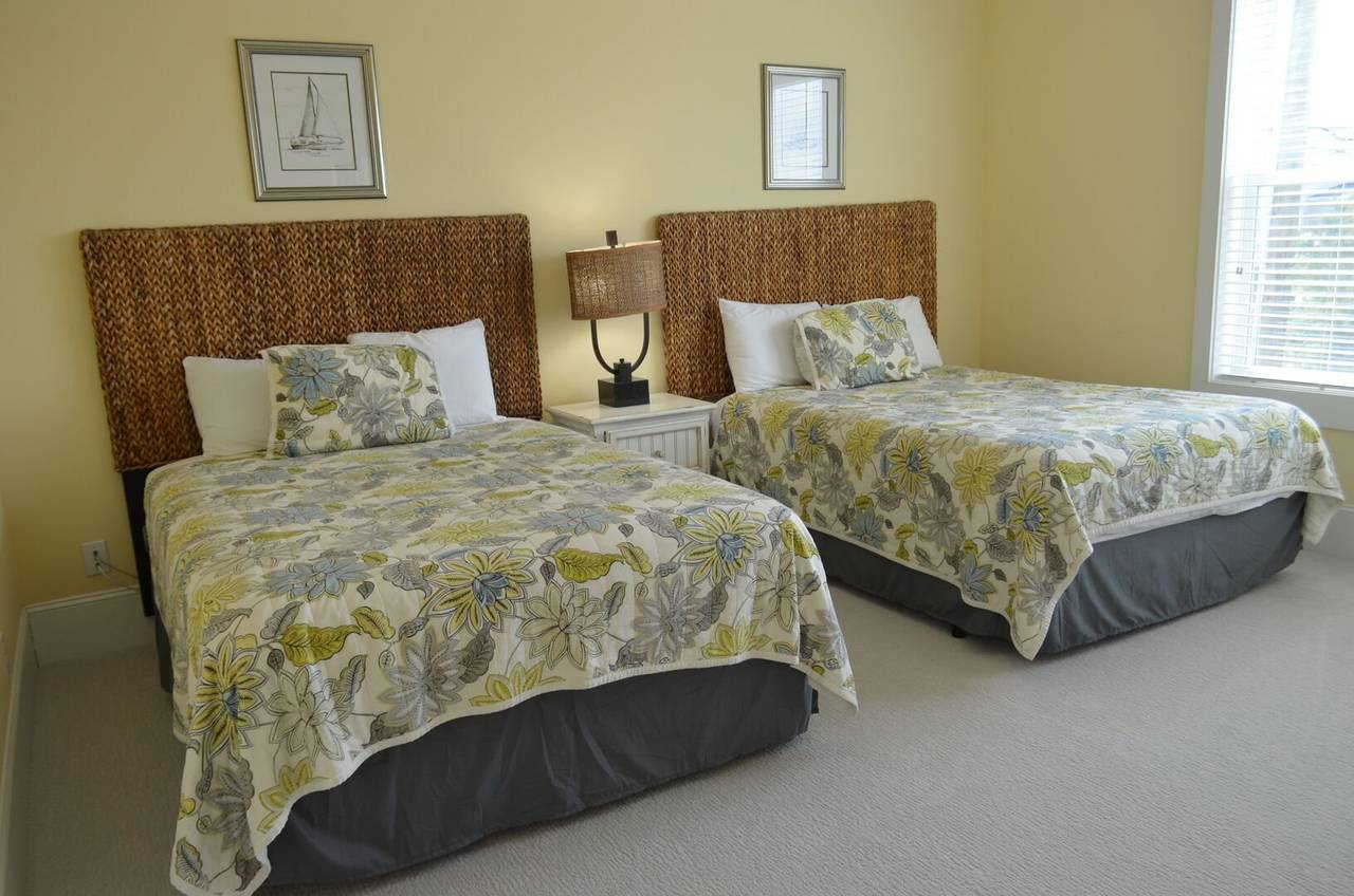 Bedroom 3 down - 2 Queens Bedroom 3 down - 2 Queens