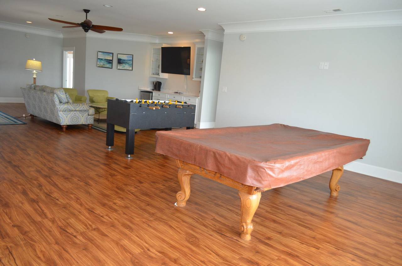 Pool table and foosball! Pool table and foosball!