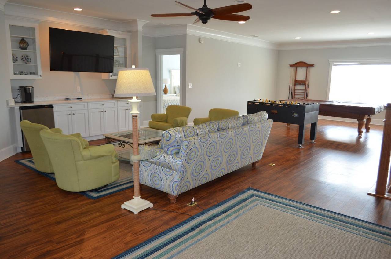 Large open space perfect for family gatherings Large open space perfect for family gatherings