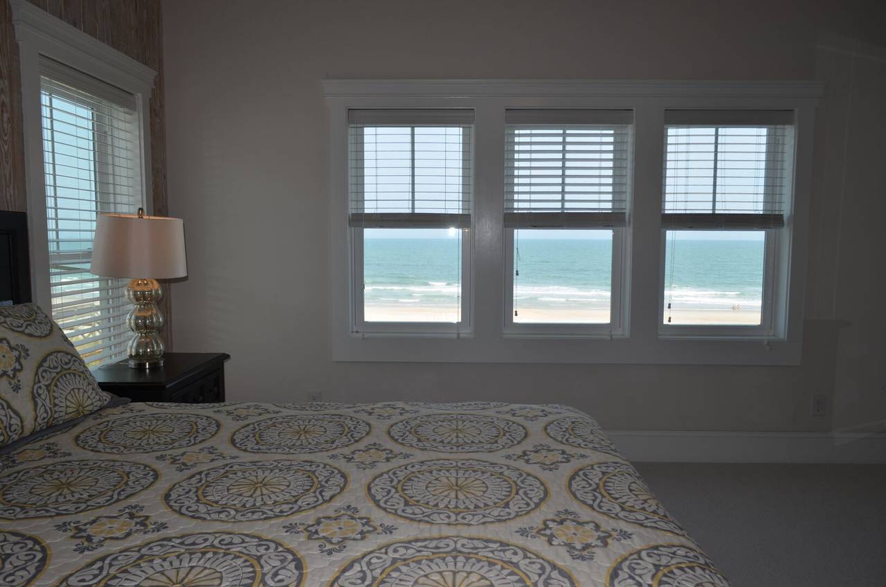 Bedroom 4 ocean views! Bedroom 4 ocean views!