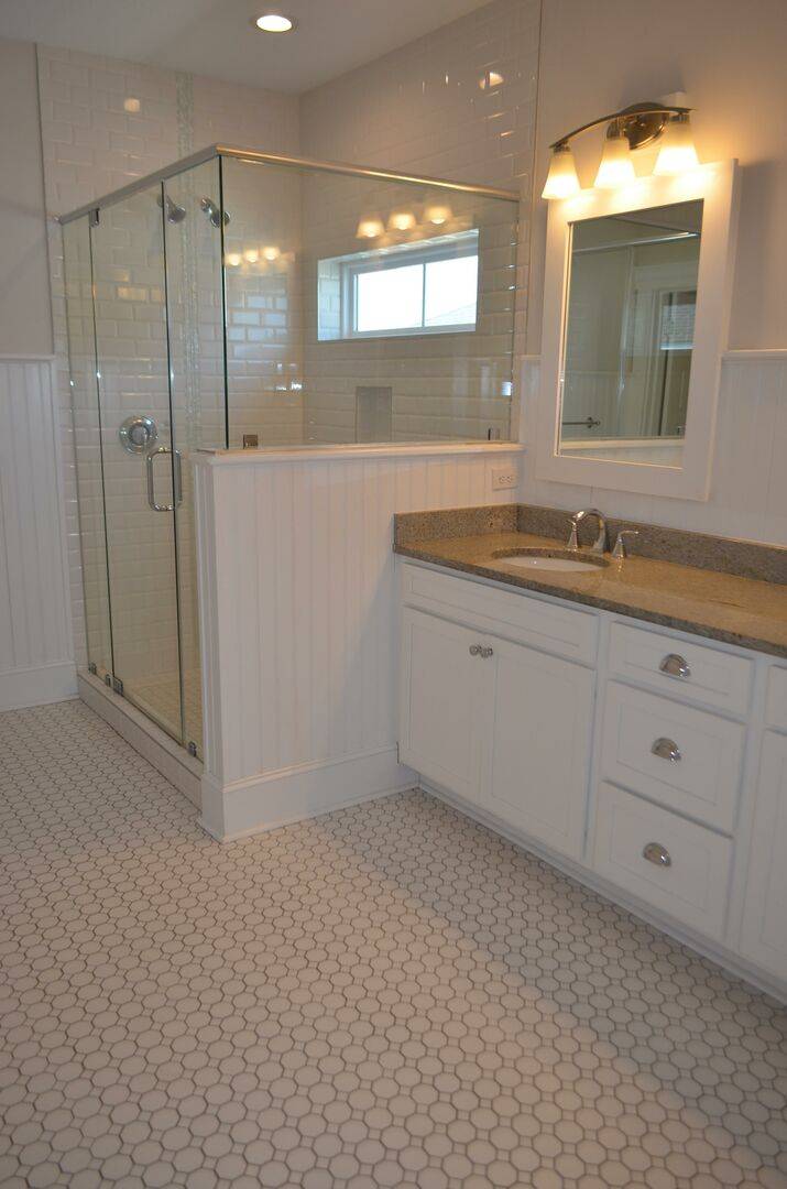 Bed 4 with walk-in shower... Bed 4 with walk-in shower...