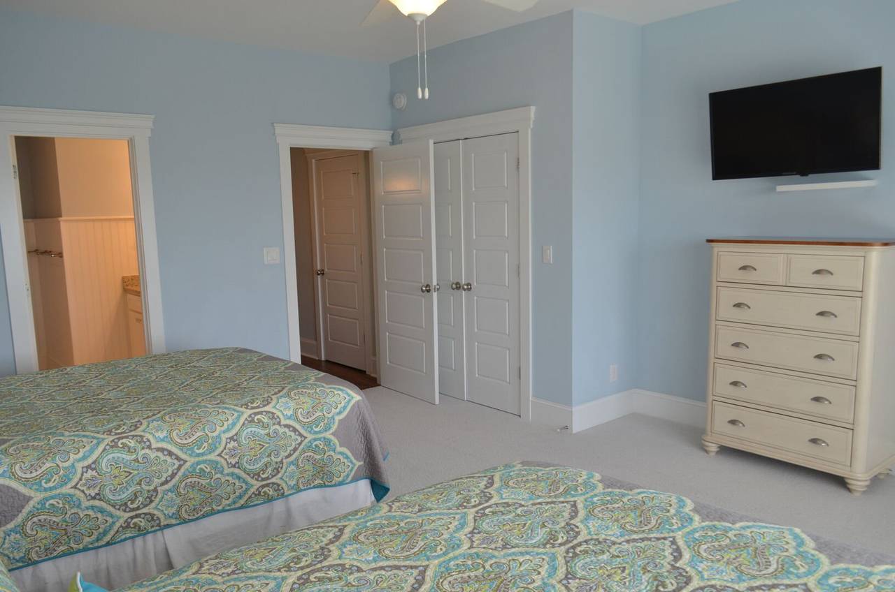 Bedroom 7 with wall mount tv and private bath Bedroom 7 with wall mount tv and private bath