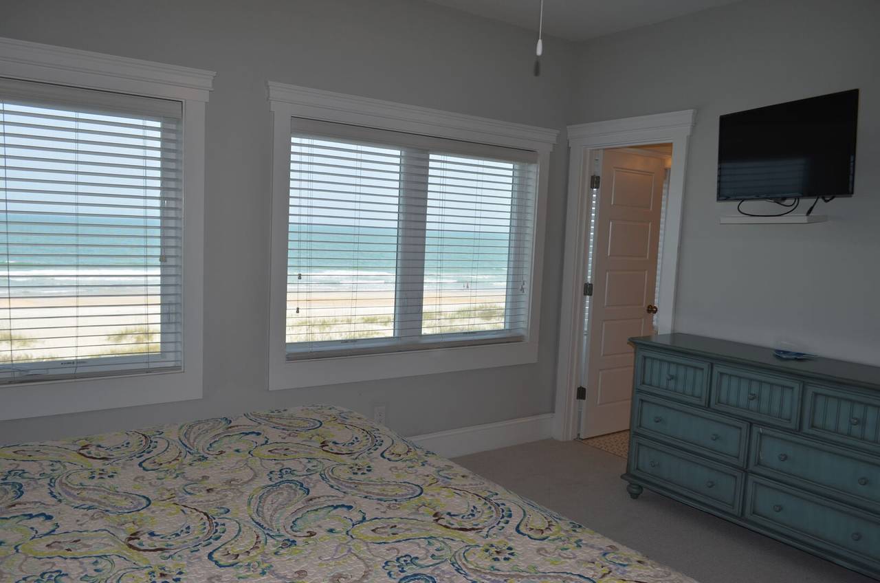 Bedroom 6 ocean views! Bedroom 6 ocean views!