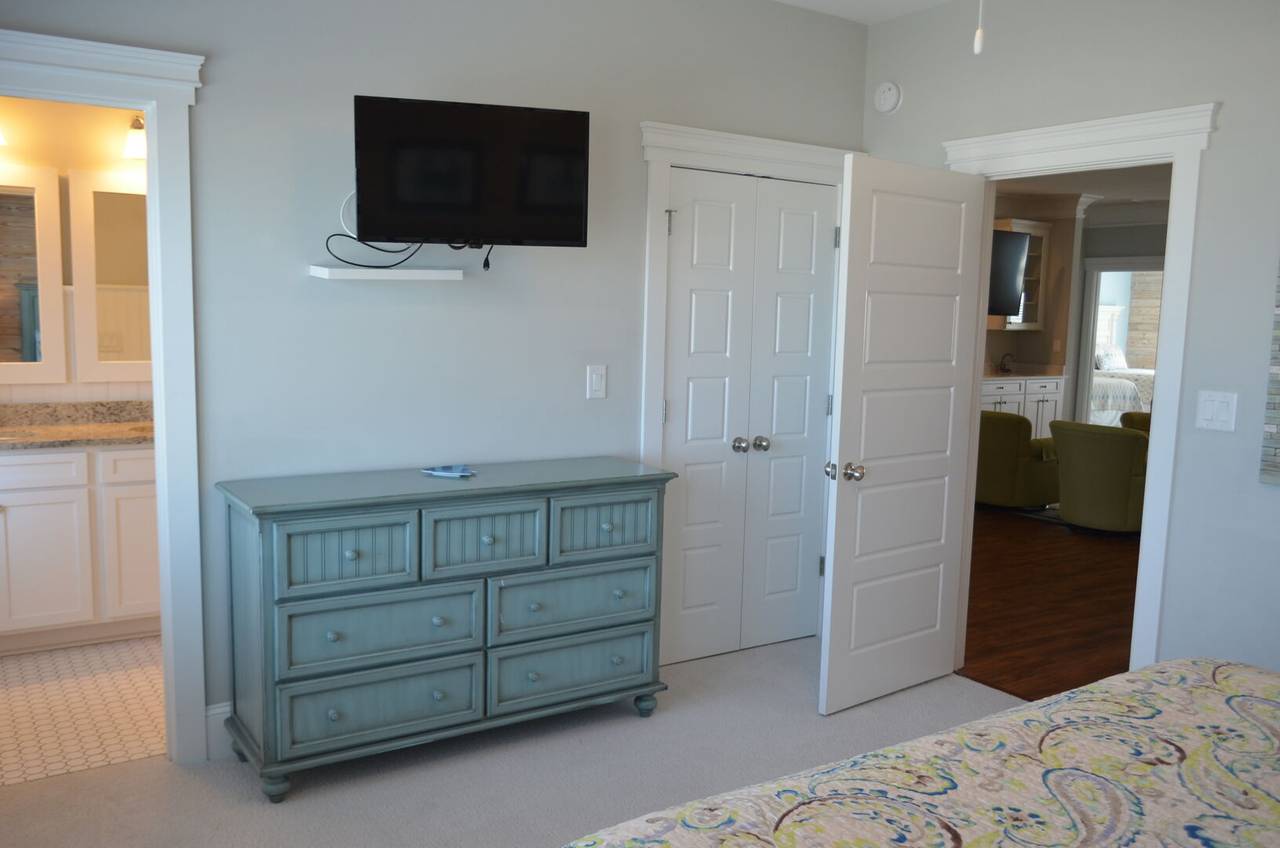 Bedroom 6 wall mount tv and private bath Bedroom 6 wall mount tv and private bath