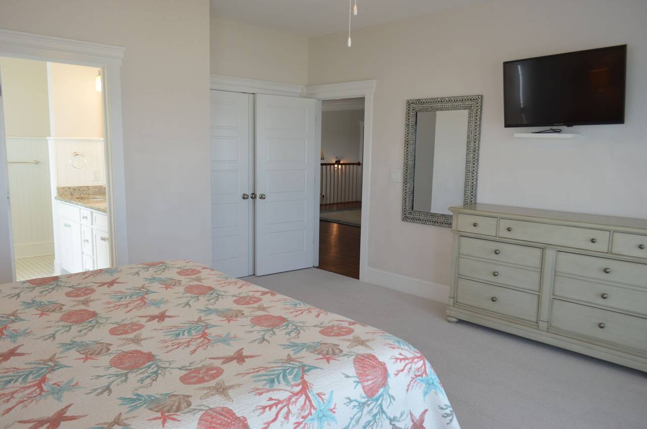 Bedroom 5 wall mount tv and private bath entrance Bedroom 5 wall mount tv and private bath entrance