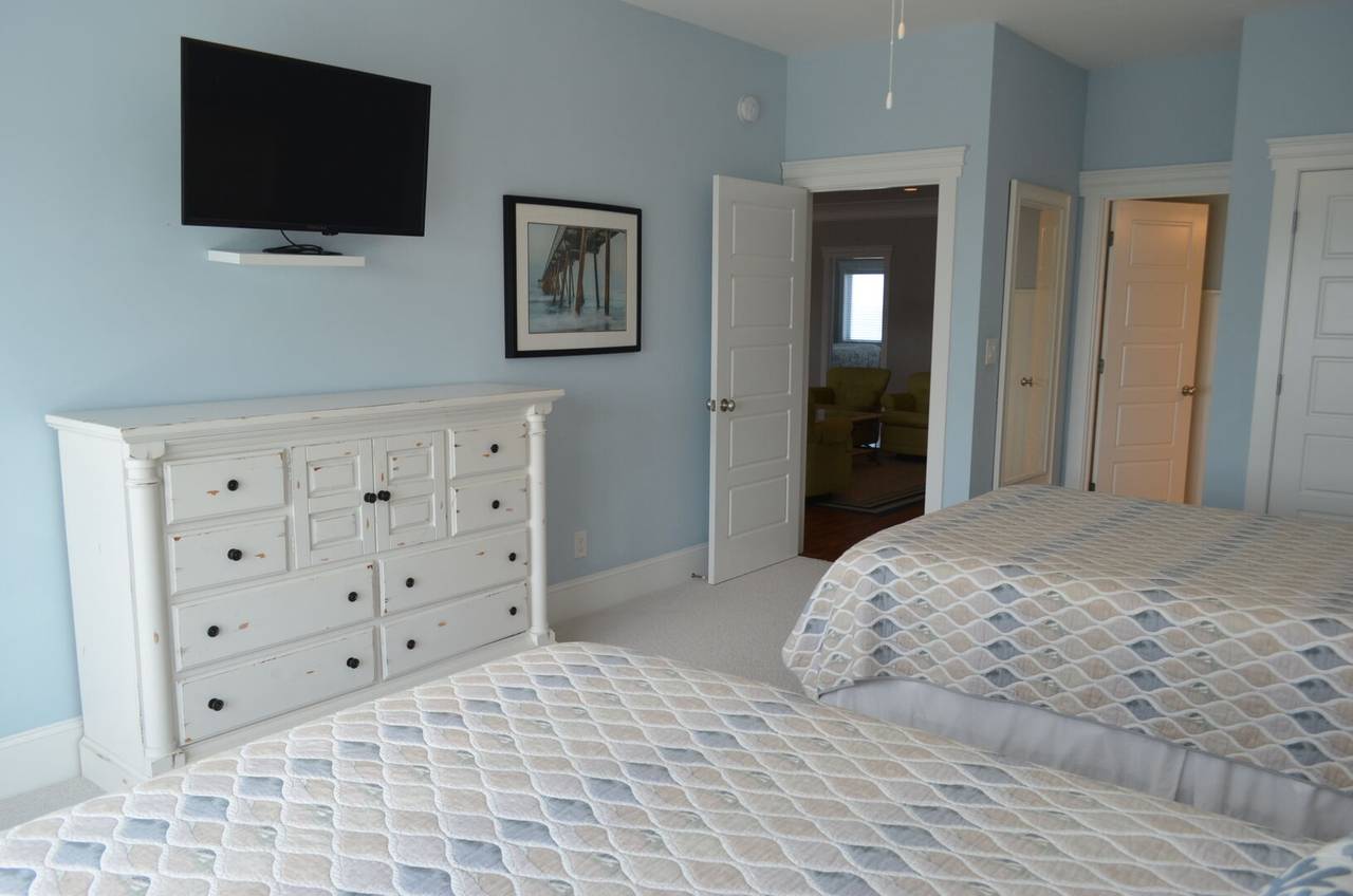 Bedroom 8 with wall mount tv and private bath Bedroom 8 with wall mount tv and private bath