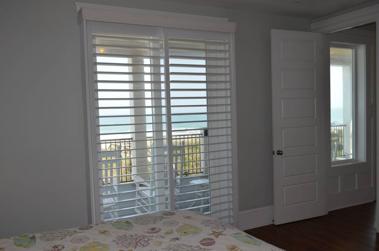 Bedroom 1 ocean views Bedroom 1 ocean views
