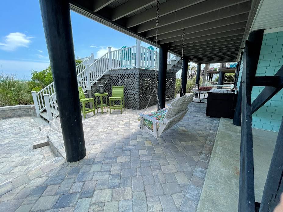 Relax in the swing or on the hammock Relax in the swing or on the hammock