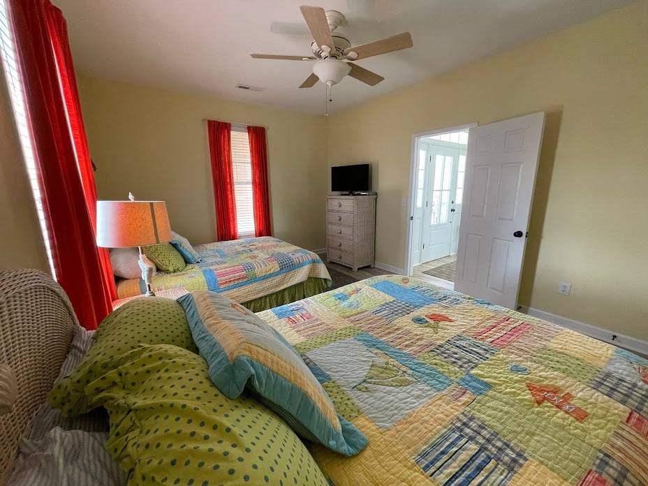 Bedroom 1 down (2 Queens) Bedroom 1 down (2 Queens)