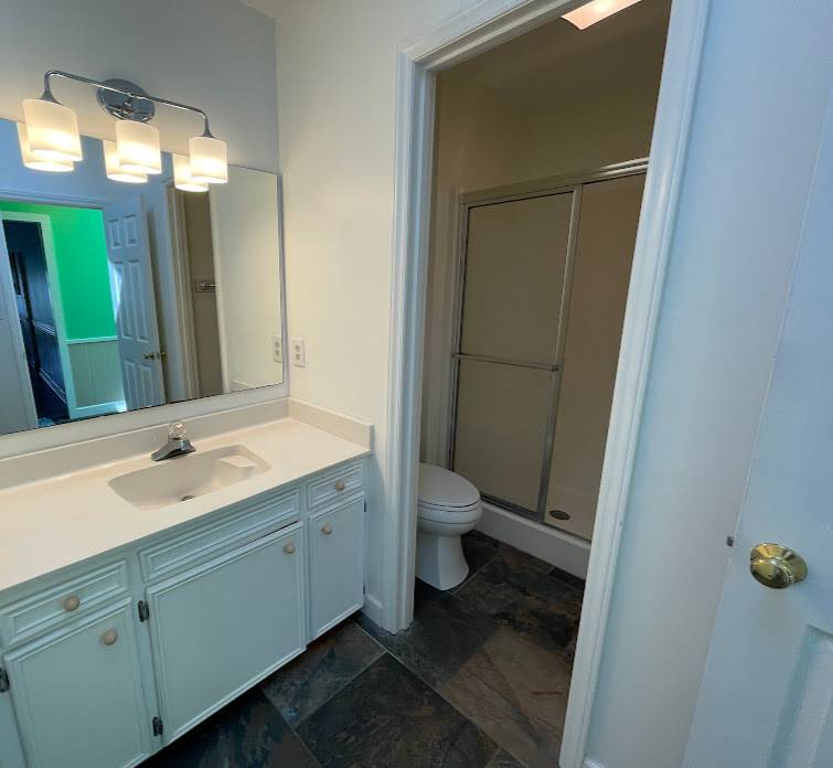 Bath off of Bedroom 3 and entry area. Bath off of Bedroom 3 and entry area.