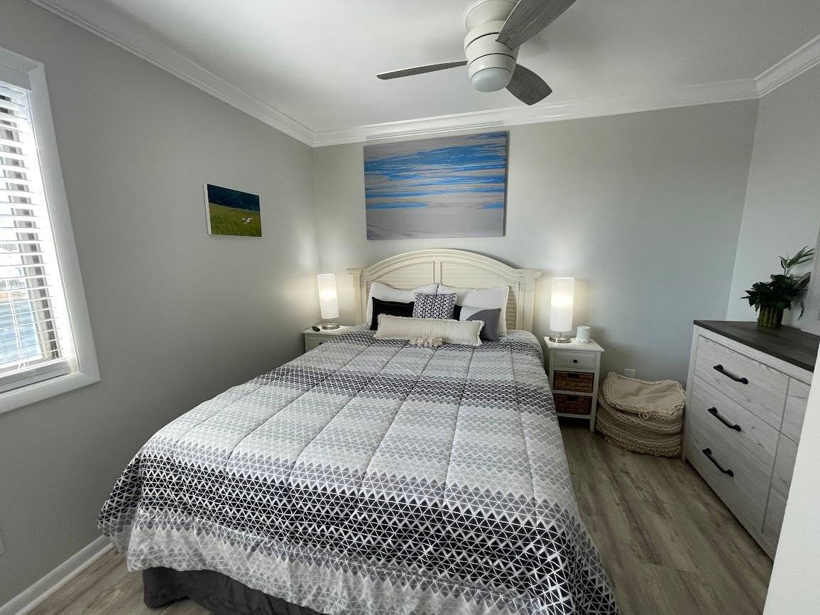 Bedroom 1 - 1 Queen Bed Bedroom 1 - 1 Queen Bed