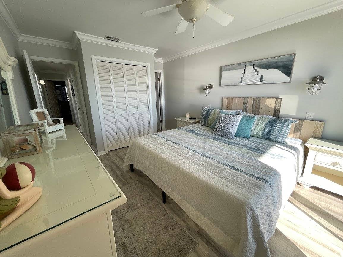 Bedroom 3 - 1 King Bed Bedroom 3 - 1 King Bed