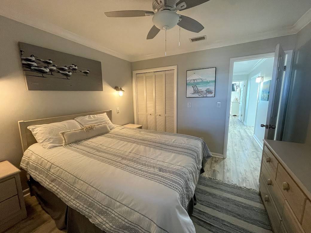 Bedroom 2 - 1 Queen Bed Bedroom 2 - 1 Queen Bed