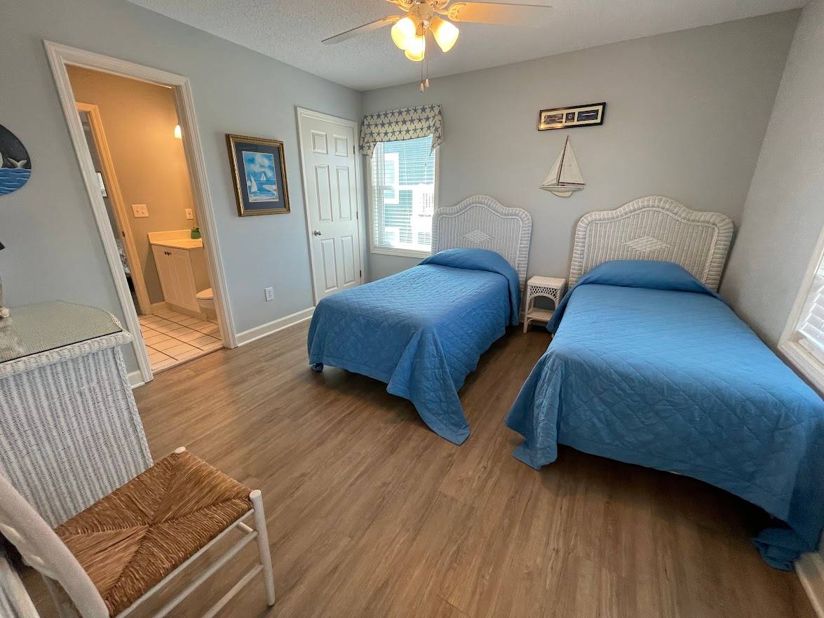 Bedroom 3 up - 2 Singles Bedroom 3 up - 2 Singles