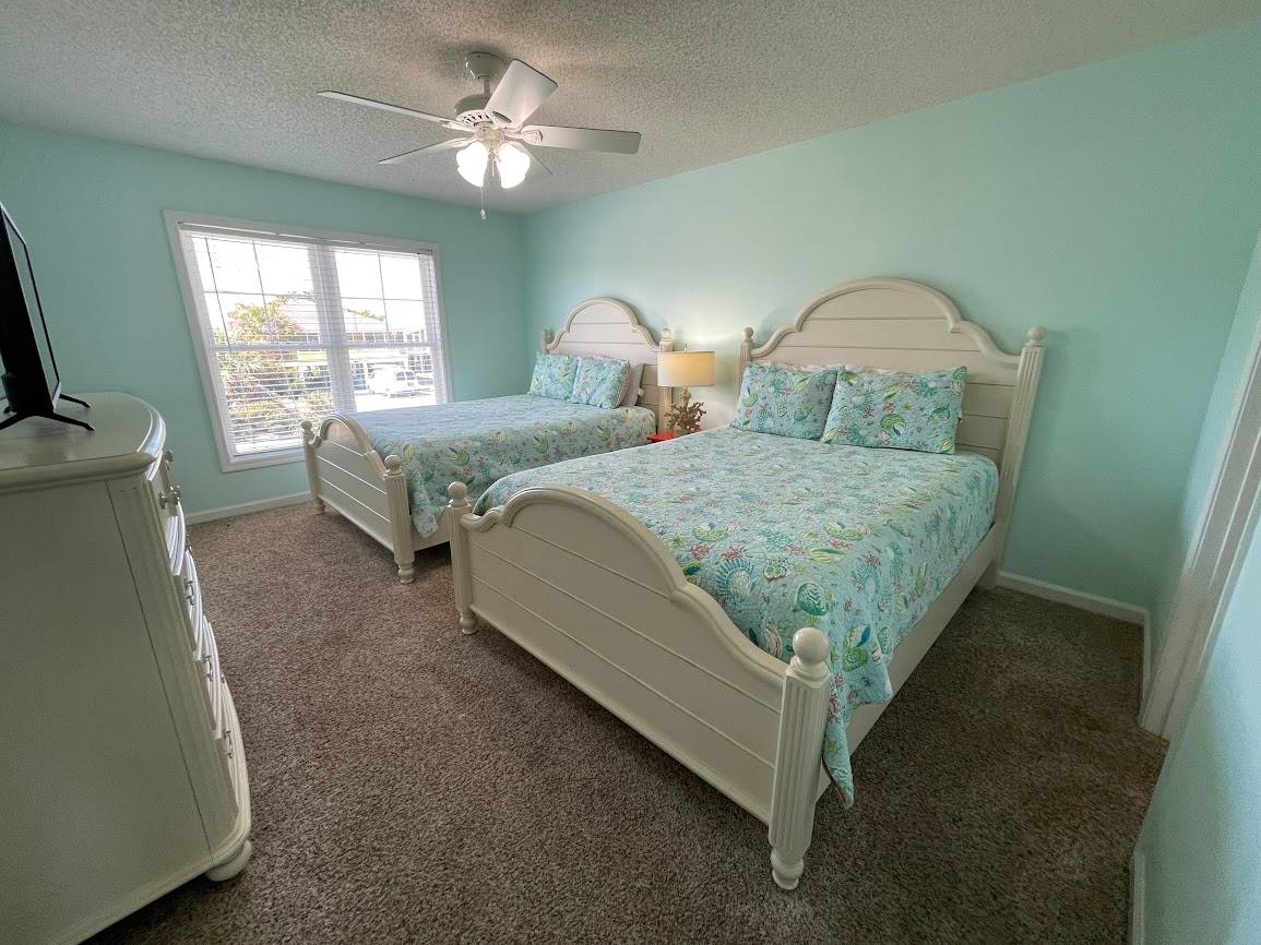 Bedroom 3 down - 2 Queens Bedroom 3 down - 2 Queens