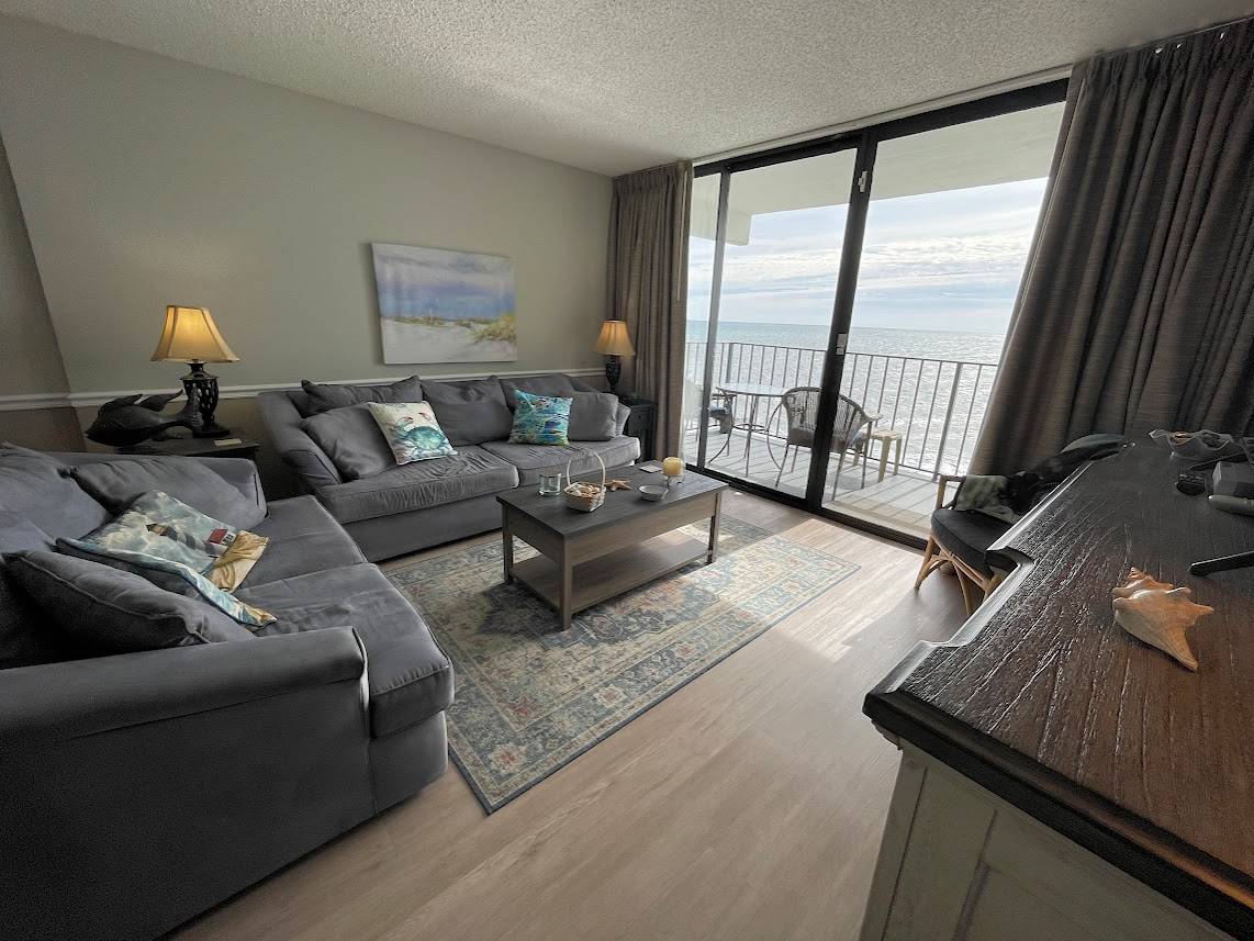 Welcome to Royal Gardens 703! Welcome to Royal Gardens 703!