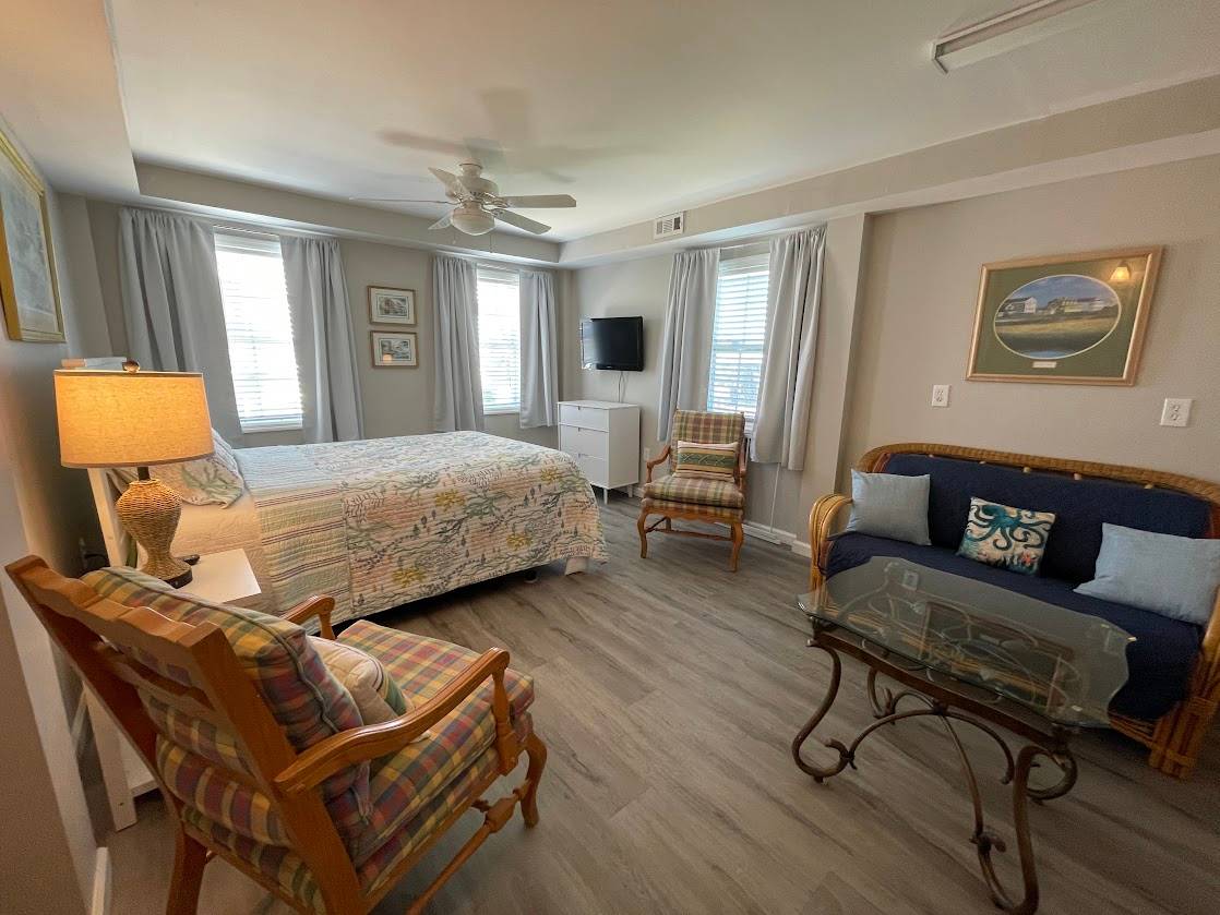 Bedroom 6 ~ no inside stairway Bedroom 6 ~ no inside stairway