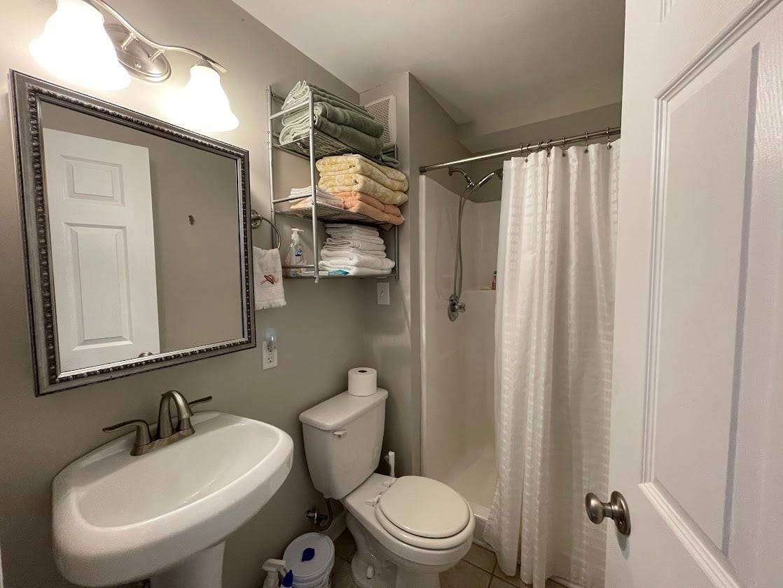 Private bath for bedroom 6 Private bath for bedroom 6