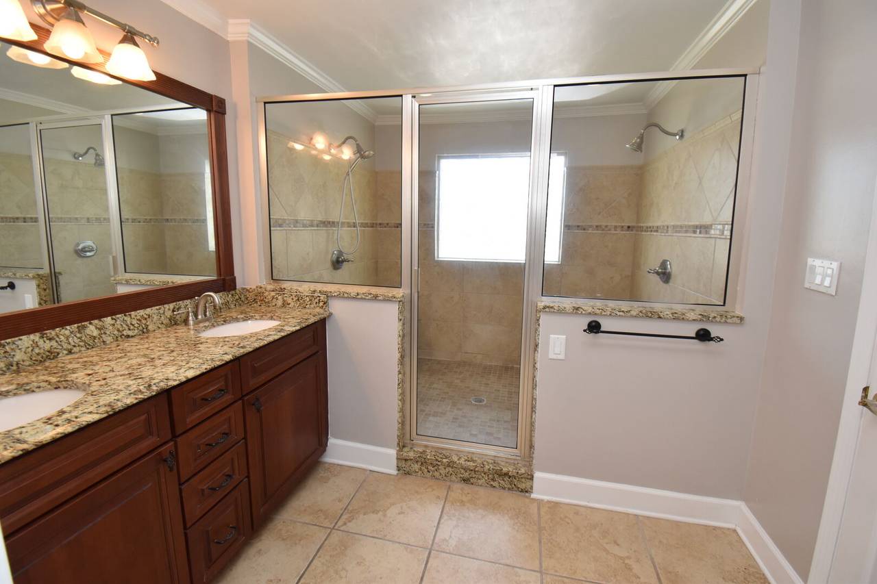 Huge walk in shower! Huge walk in shower!