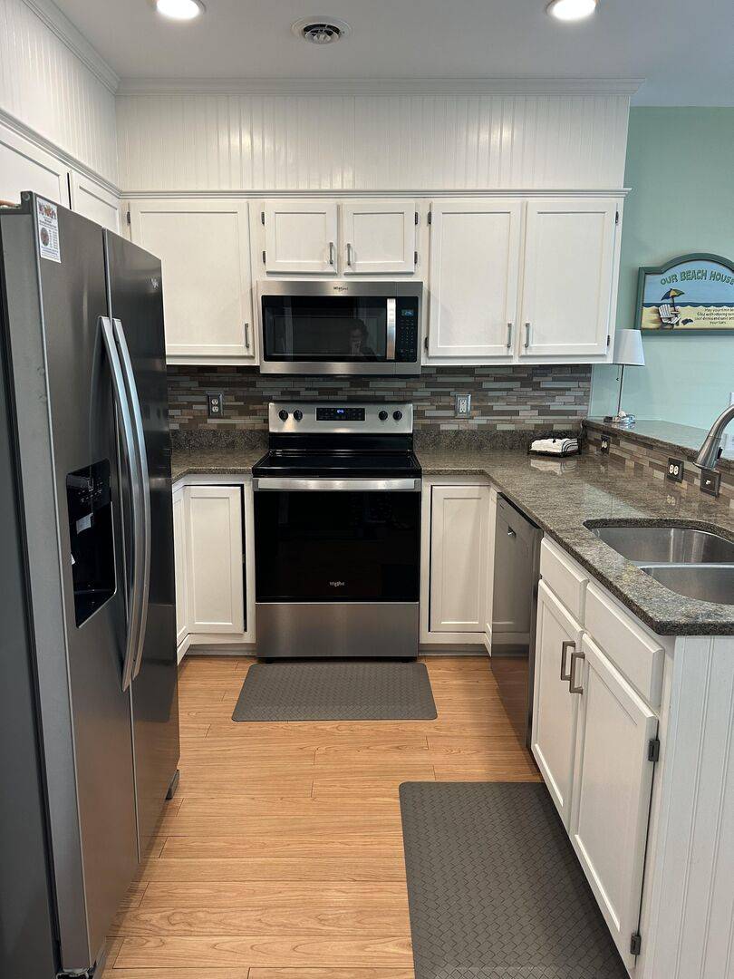 Plenty of space to make a meal. Plenty of space to make a meal.