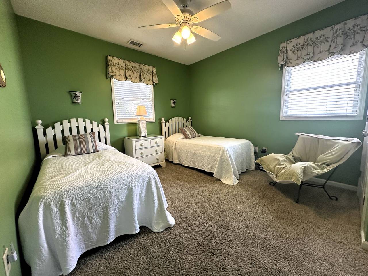 Bedroom 1 Down - 2 Twins Bedroom 1 Down - 2 Twins
