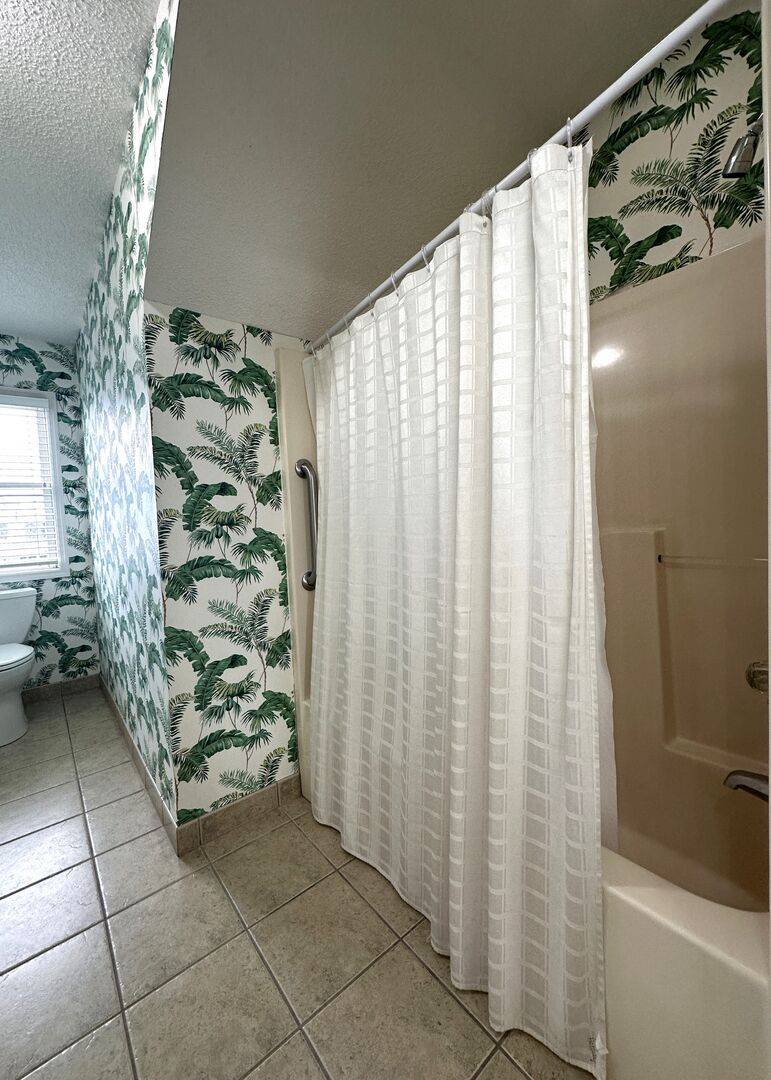 Tub/Shower Combo Tub/Shower Combo