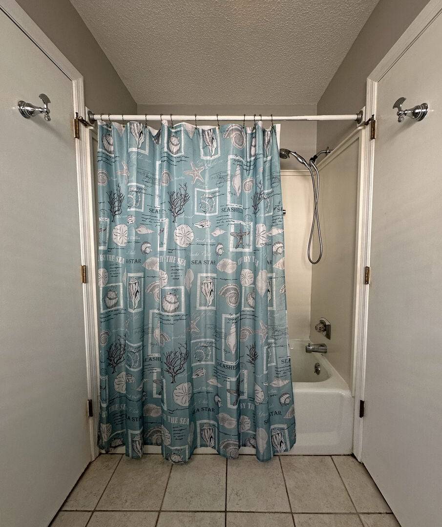 Tub/Shower Combo Tub/Shower Combo