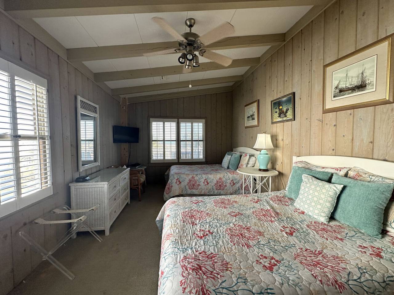 Watch TV in Bed & Ocean Views Watch TV in Bed & Ocean Views