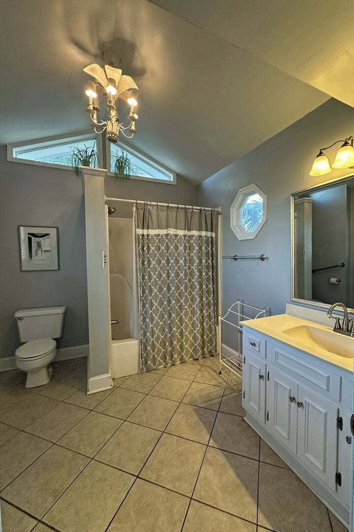 Jack & Jill Bathroom - Bedroom 3 & 4 with... Jack & Jill Bathroom - Bedroom 3 & 4 with...