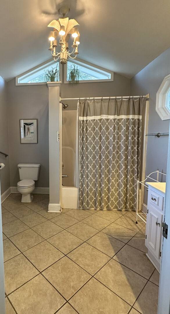 Tub/Shower Combo Tub/Shower Combo