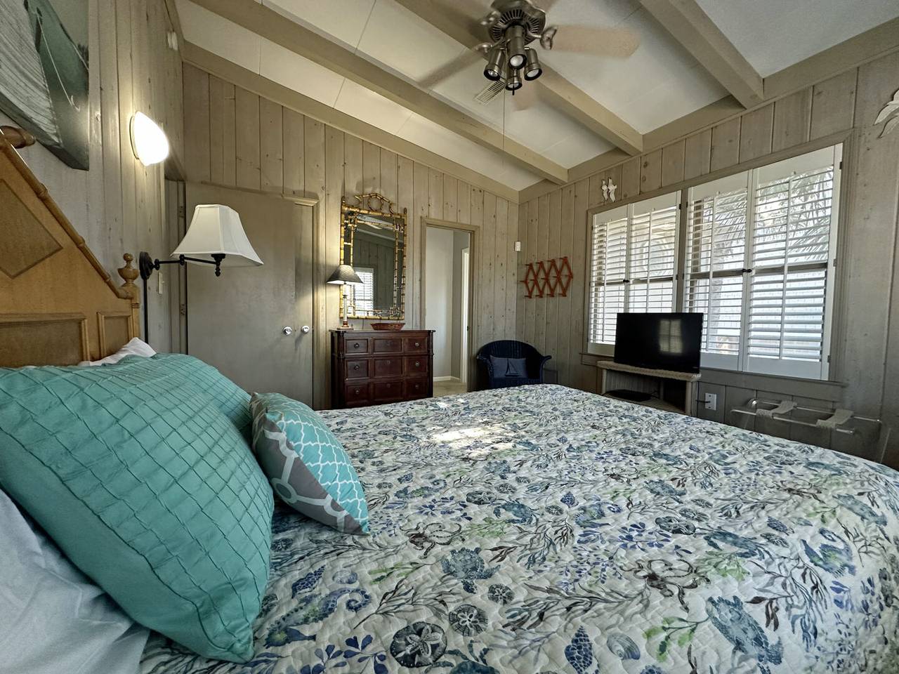 Watch TV in Bed Watch TV in Bed